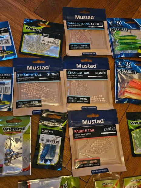 Plasztik csali perget pack + jigek, horgok, mustad gumihalak, villant