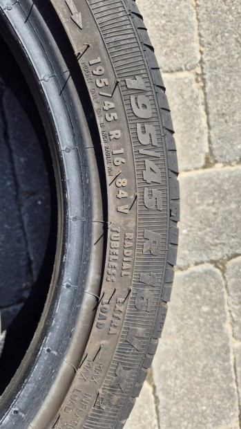 Platin nyári gumi, 195/45 R16 Z