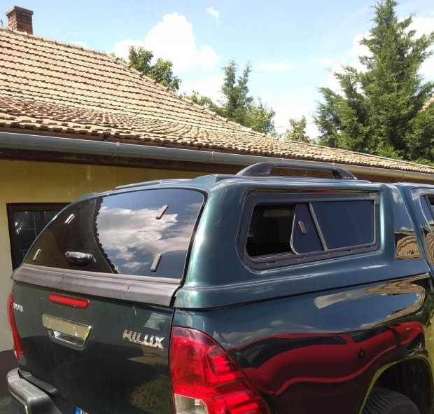 Plat�doboz Toyota Hiluxhoz (2017)