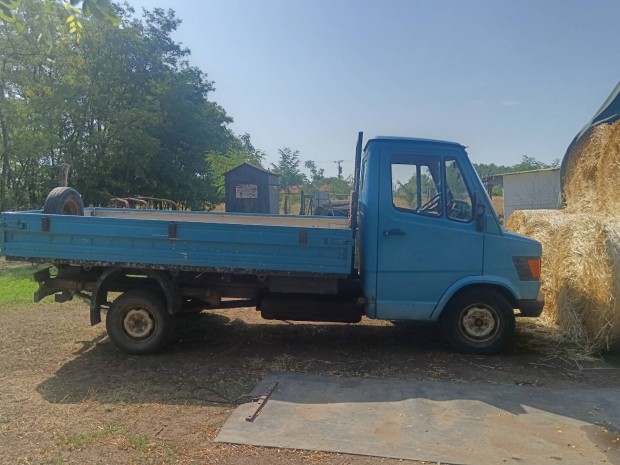 Plats 207es Mercedes elad 