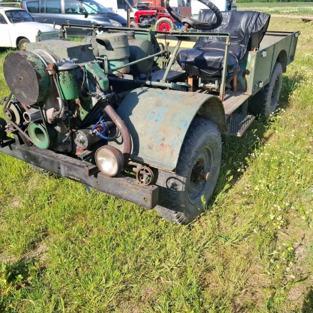 Platós munkagep 4x4