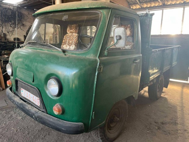 Plats uaz, alkatrszekkel elad