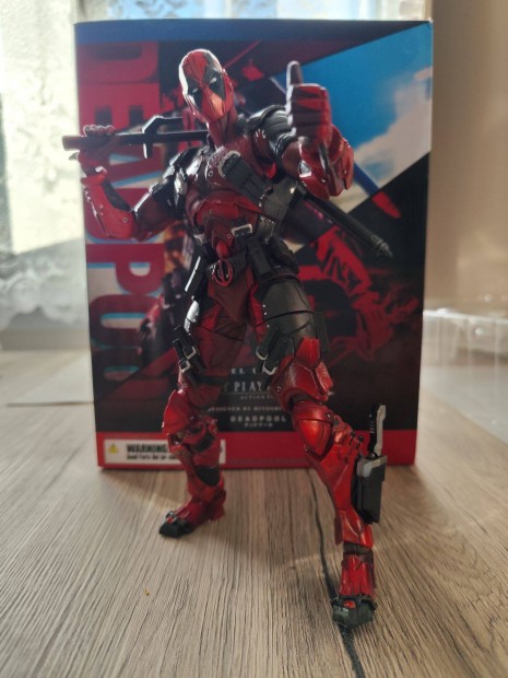 Play Arts Kai Deadpool figura