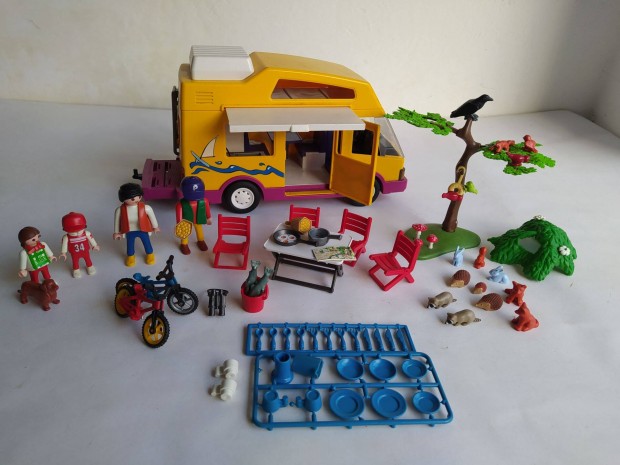 Playmobil 3945 csaldi aut nyarals kiegsztkkel szp llapotban