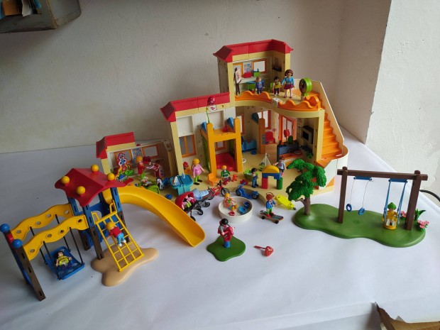 Playmobil 5567 szivárvány óvoda kibővítve bölcsödével, játszótérrel