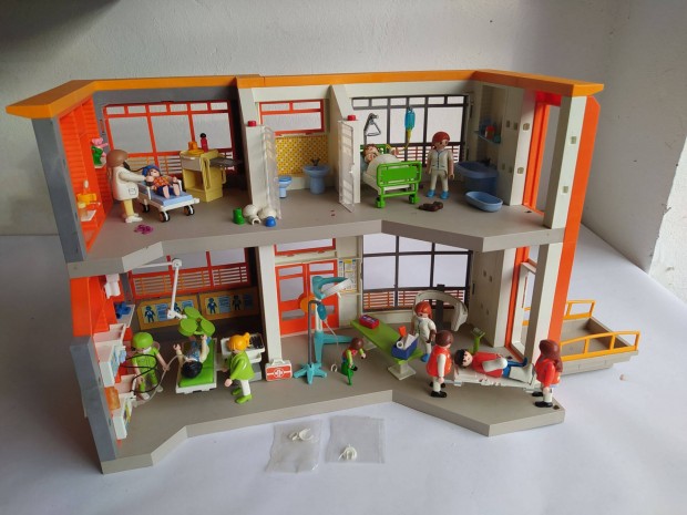 Playmobil 6657 gyermekkrhz kiegsztkkel berendezve szp llapotban