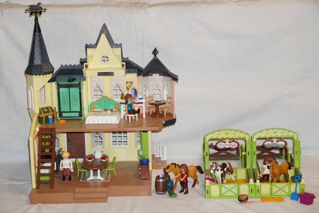 Playmobil Spirit Lucky ház(9475)szobabútor(9476 +ajándék két lovas box