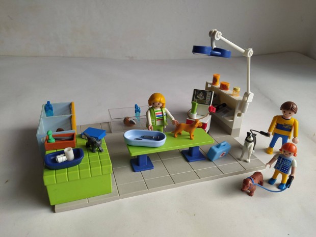 Playmobil lltorvosi rendel sok llattal kiegsztvel szp llapot