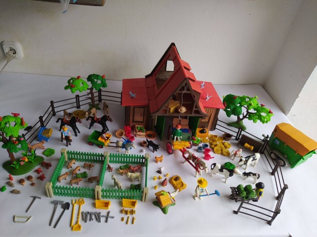 Playmobil farm tanya gazdasg rengeteg llattal, szekrrel, kiegszt