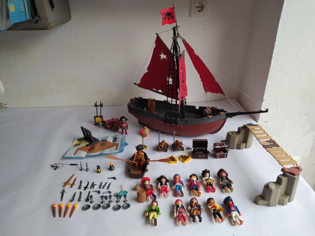 Playmobil kalz csomag kalzhaj gykkal, vrs gy koponyagolyval