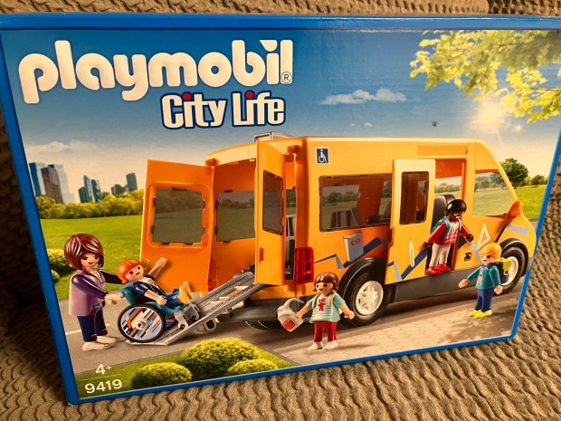 Playmobil j,bontatlan iskolabusz j bontatlan szett 9419