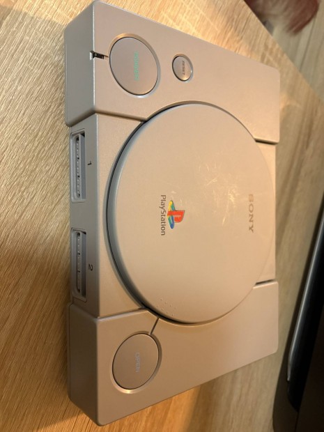 Playstation 1 (fat) s PS One (slim)