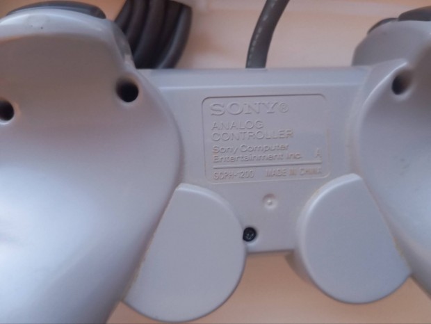 Playstation 1 kontroller