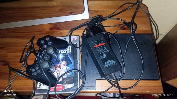 Playstation 2 slim, működik, egy kar, egy kártya, egy játék. Posta