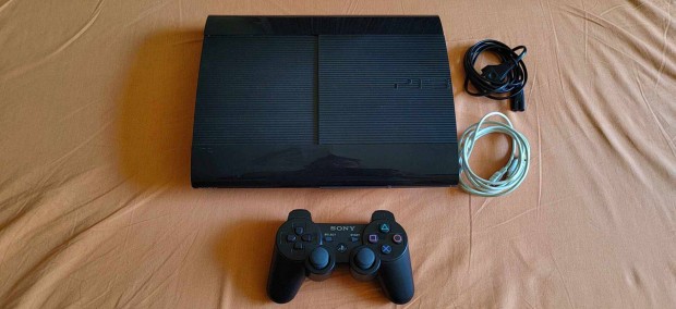 Playstation 3 Super Slim gyri jtkokkal - szp llapotba -