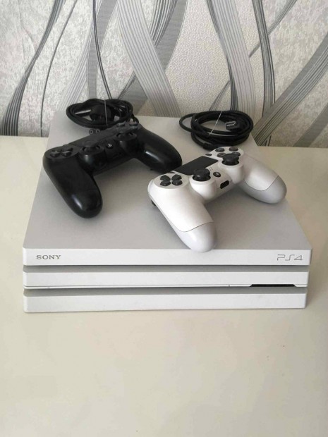 Playstation 4 Pro 1TB 2db Kontroller Chu-7216B
