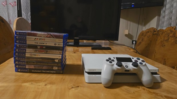 Playstation 4 Slim 500Gb 10db játékkal