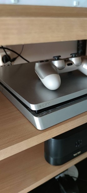 Playstation 4 Slim Silver 