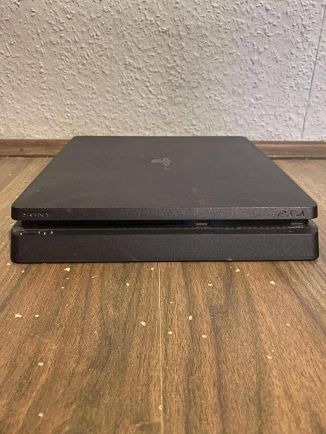 Playstation 4 Slim, 500GB + 2 kontroller