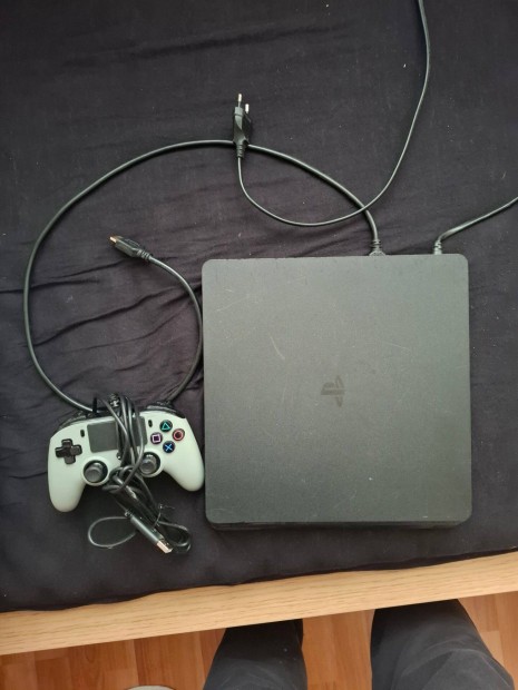 Playstation 4 Slim (PS4) 1TB