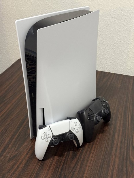 Playstation 5 + 2 controller elad