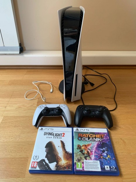 Playstation 5 lemezes, újszerű, 2 kontroller + 2 játék