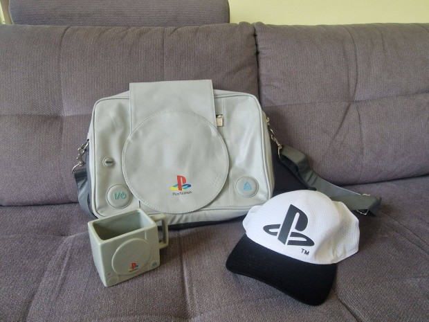 Playstation relikvia! tska, baseball sapka, bgre egyben, gyjtknek!