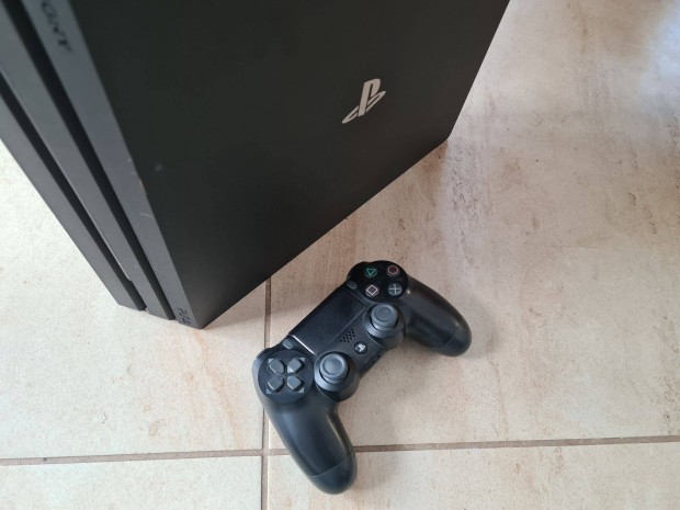 Playststion 4 Pro PS4 Pro 1 TB + Dualshock 4 kontroller + tartozkok