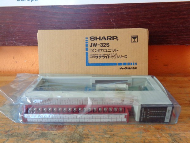 Plc output modul j Sharp ( 5825)