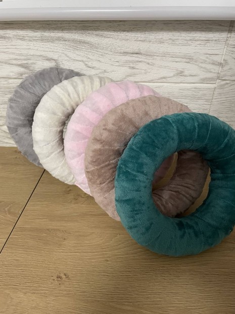 Plüss és kötött szeri koszorú alapok