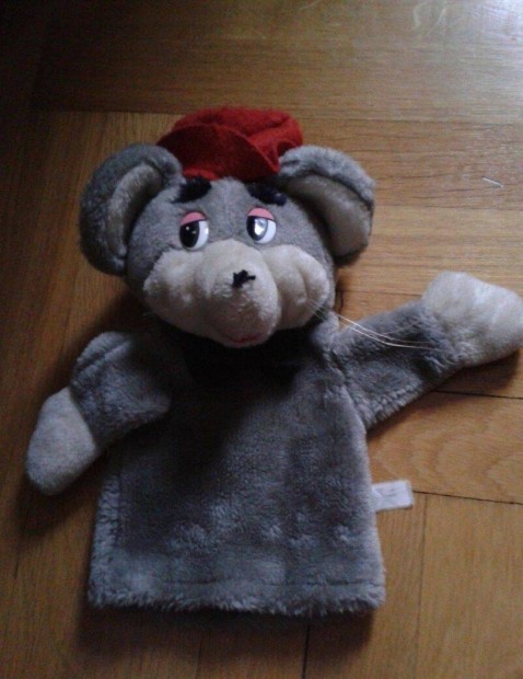 Pl�ss nagym�ret� eg�r k�zi b�b