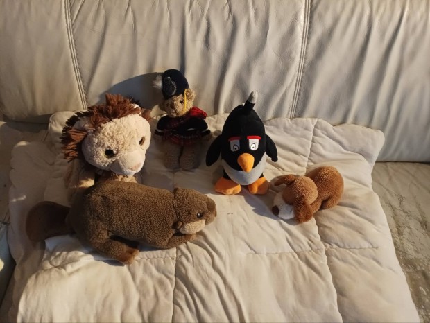 Pl�ssfigur�k elad�k �ll�n 