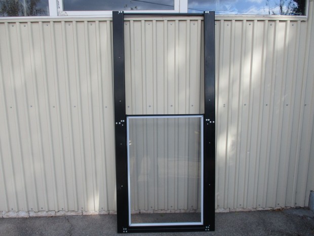 Pneumatikus m�k�dtet�s� ajt� biztons�gi ajt� (375)