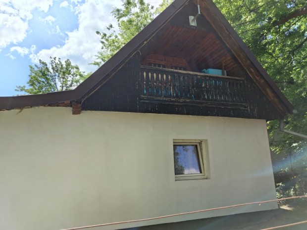 Pócsmegyer, Liliom út, 60 m2-es, üdülő, 2 szobás, jó állapotú