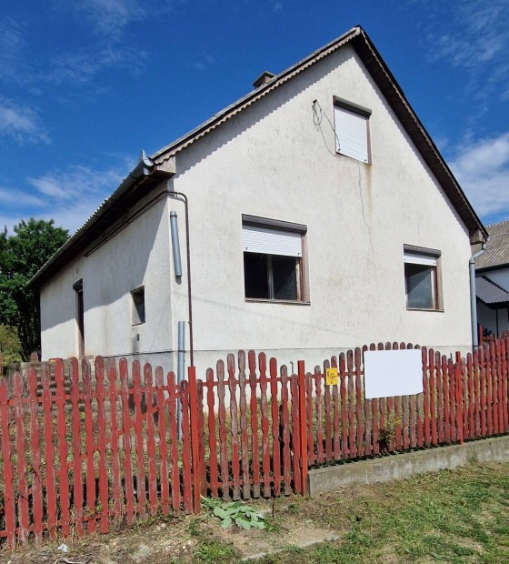 P�cspetriben befejez�sre v�r� 3 szob�s csal�di h�z elad�