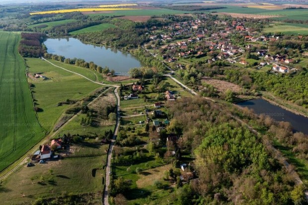 Pogny csendes nyugodt rszn belterleti telek elad !