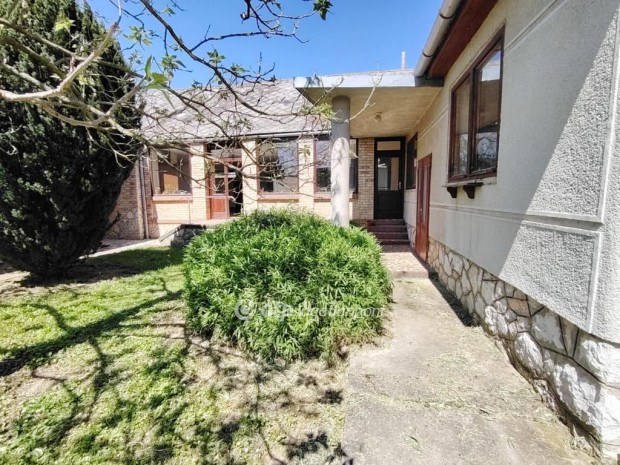 Pog�nyi 250 nm-es h�z elad�