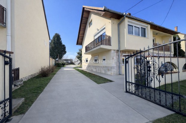 Pog�nyi elad� 200 nm-es h�z