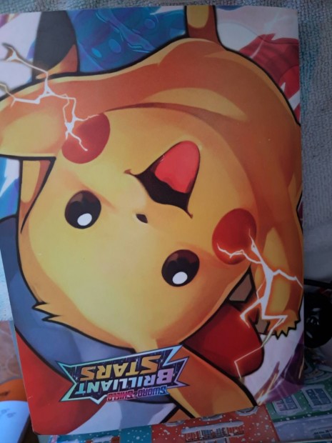 Pokemonkártyák gyűjtőalbumban