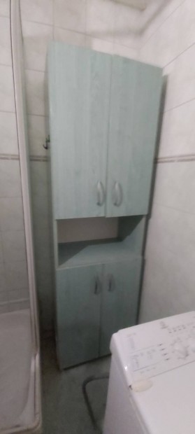 Polcos, ktszrny ajts szekrny frdszobba.