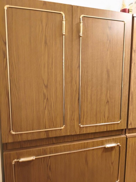 Polcos, rakod�s szekr�nyek