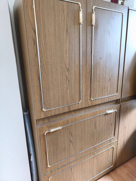 Polcos �s �gynem�tart�s szekr�ny, egym�sra helyezhet�