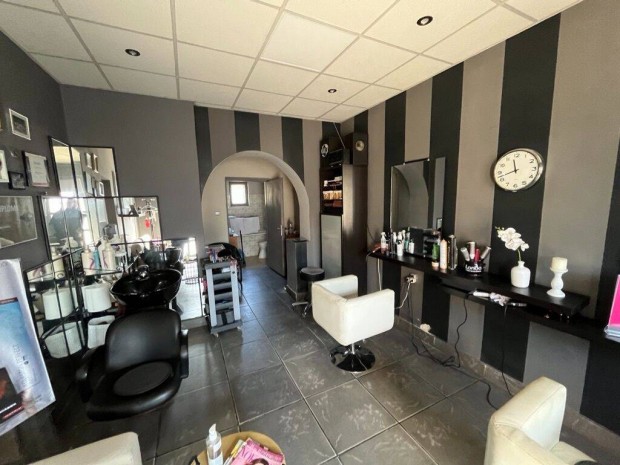 Polg�r k�zpontj�ban �zlethelyis�g elad�!