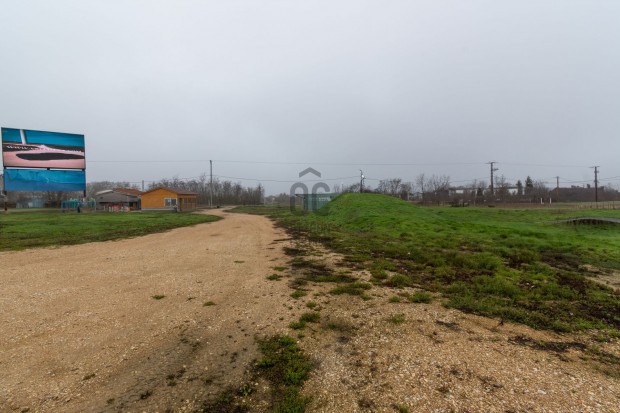 Polg�rdi elad� telek