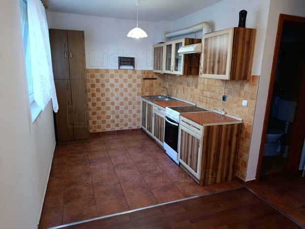 Polg�rdin f�ldszinti t�glalak�s elad�!