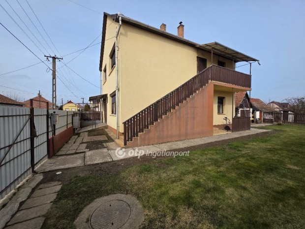 Polg�ri elad� 123 nm-es h�z