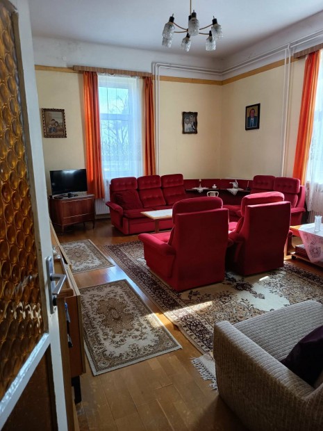 Polg�ri t�glalak�s elad�