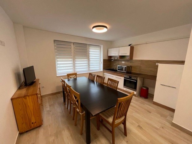 Polg�ron 8 szem�lyes csal�di h�z kiad�!