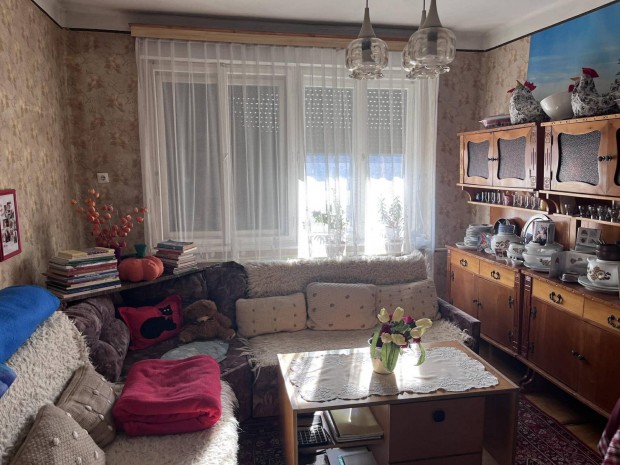 Polg�ron elad� k� falazat� csal�di h�z, 4 szob�val, 124 m lak�t�rrel