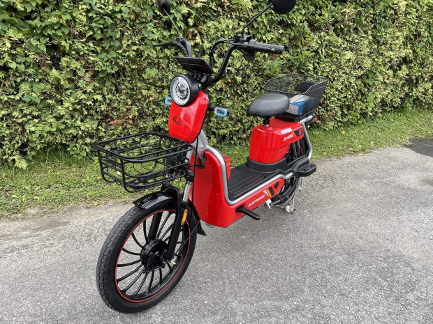 Pollymobil elektromos robog j 35-40 Km hattv 